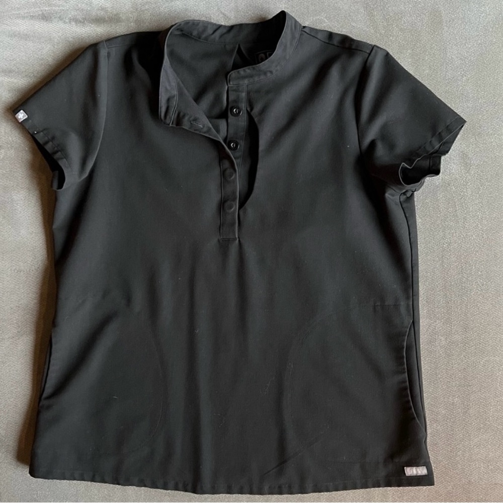 Figs Pali Crescent Pocket Scrub Top